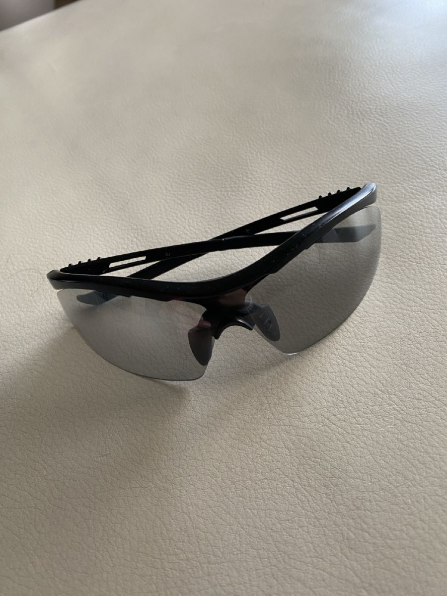 Occhiali & Lenti: Sport Sonnenbrille Schwarz – Usato da Ittenthal venduto da Lorinakuprecht0